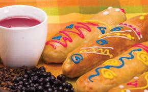 A recordar a los difuntos con Guaguas de Pan y Colada Morada. Colada Morada