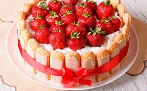 Decora tus postres caseros con productos La Lechera Decoración de tortas y postres con crema de leche La Lechera