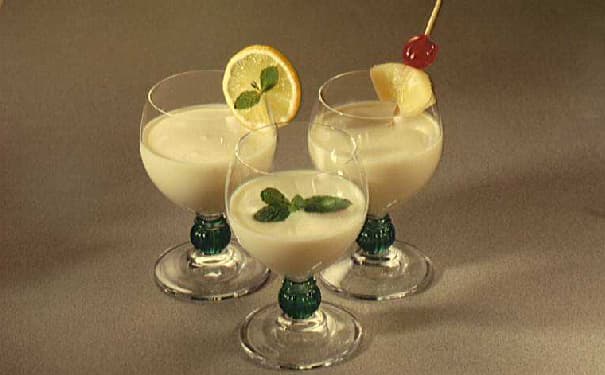 Recetas de cocteles con La Lechera Prepara ricos cocteles con La lechera