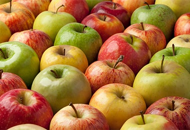 Manzanas de diferentes colores para usar en los desayunos para niños