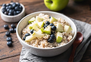 Avena con manzana y arándanos. 