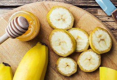 Banano en trozos para comer antes de hacer ejercicio