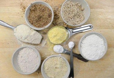 Un pastel sencillo puede prepararse con distintos tipos de harina.