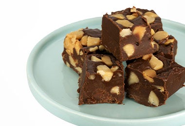 Brownie con macadamia variedad de nueces 