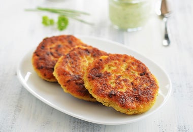 Hamburguesas de origen vegetal, preparadas con coles y hierbas. 