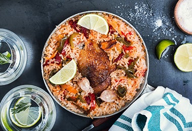 Plato de arroz con pollo, que en la comida brasileña se conoce como galinhada. 