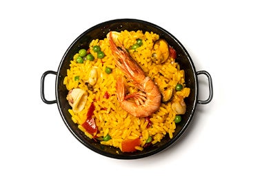 La paella es un plato muy conocido de la comida mediterránea. 