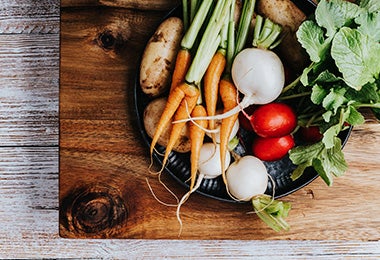 Verduras frescas que se usan con frecuencia en la comida de Vietnam.