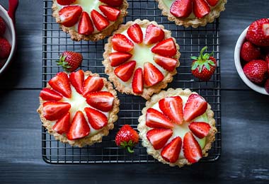 Decorar torta con frutas