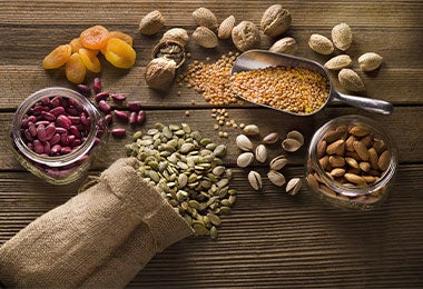 Granos y frutos secos para el almacenamiento de alimentos.