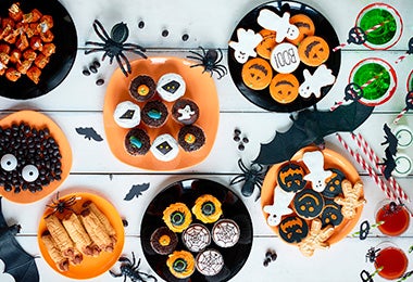 Galletas de calabazas de Halloween, fantasmas, momias y telarañas. 