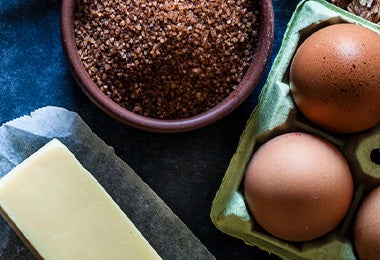 Mantequilla, huevos y azúcar, ingredientes clásicos de la pastelería.