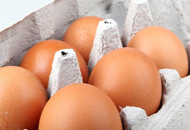 Ingredientes que no pueden faltar en la nevera huevos