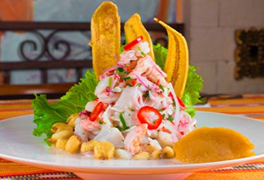 Ceviche al estilo peruano, un clásico en los libros de cocina. 