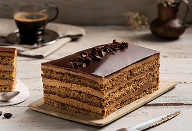 Un naked cake de varias capas y con chocolate. 