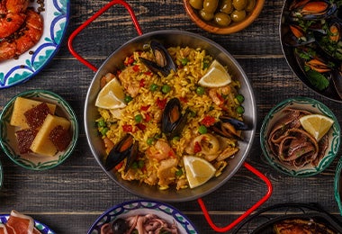 Paella, receta con mariscos 