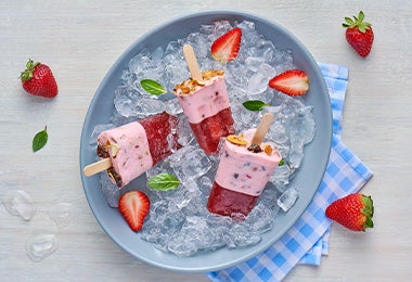 Paletas de hielo cremosas de fresa  