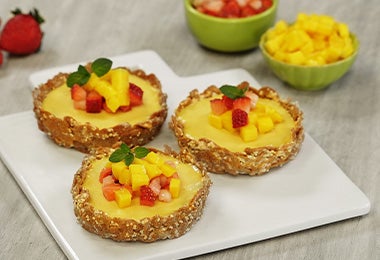 Tartaletas de mango con una base de cereales, un postre fabuloso. 
