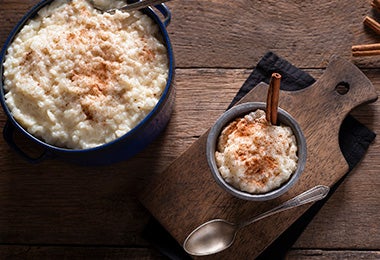 Receta de arroz con leche con canela en polvo y en rama   