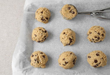 Masa de galletas con chips de chocolate. 