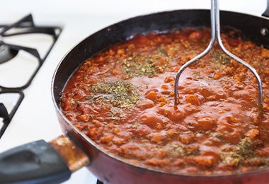 Sartén cocinando clases de salsas española