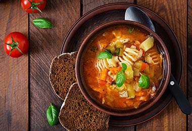 Sopa de minestrone, receta de comida italiana