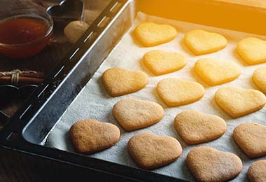La mayoría de las galletas se hacen con el tipo de cocción al horno.