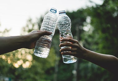 Es importante tomar agua después de hacer actividades físicas.