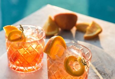 La naranjilla usualmente se usa en forma de jugo mas que por su pulpa sólida Coctel con naranjilla