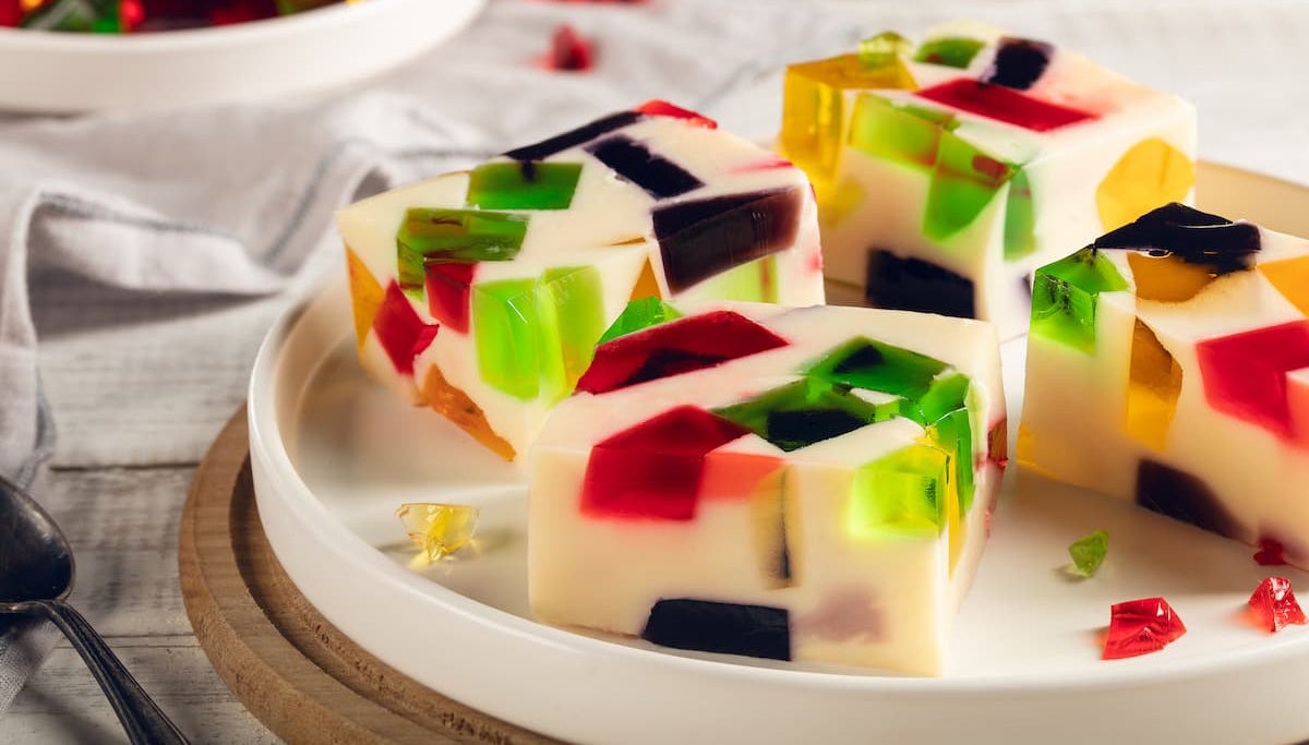 Mosaico gelatina con crema de leche | Recetas Nestlé Mosaico gelatina con crema de leche | Recetas Nestlé