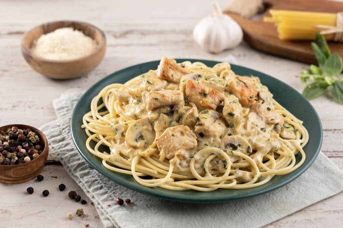 Fideos con Pollo y Champiñones