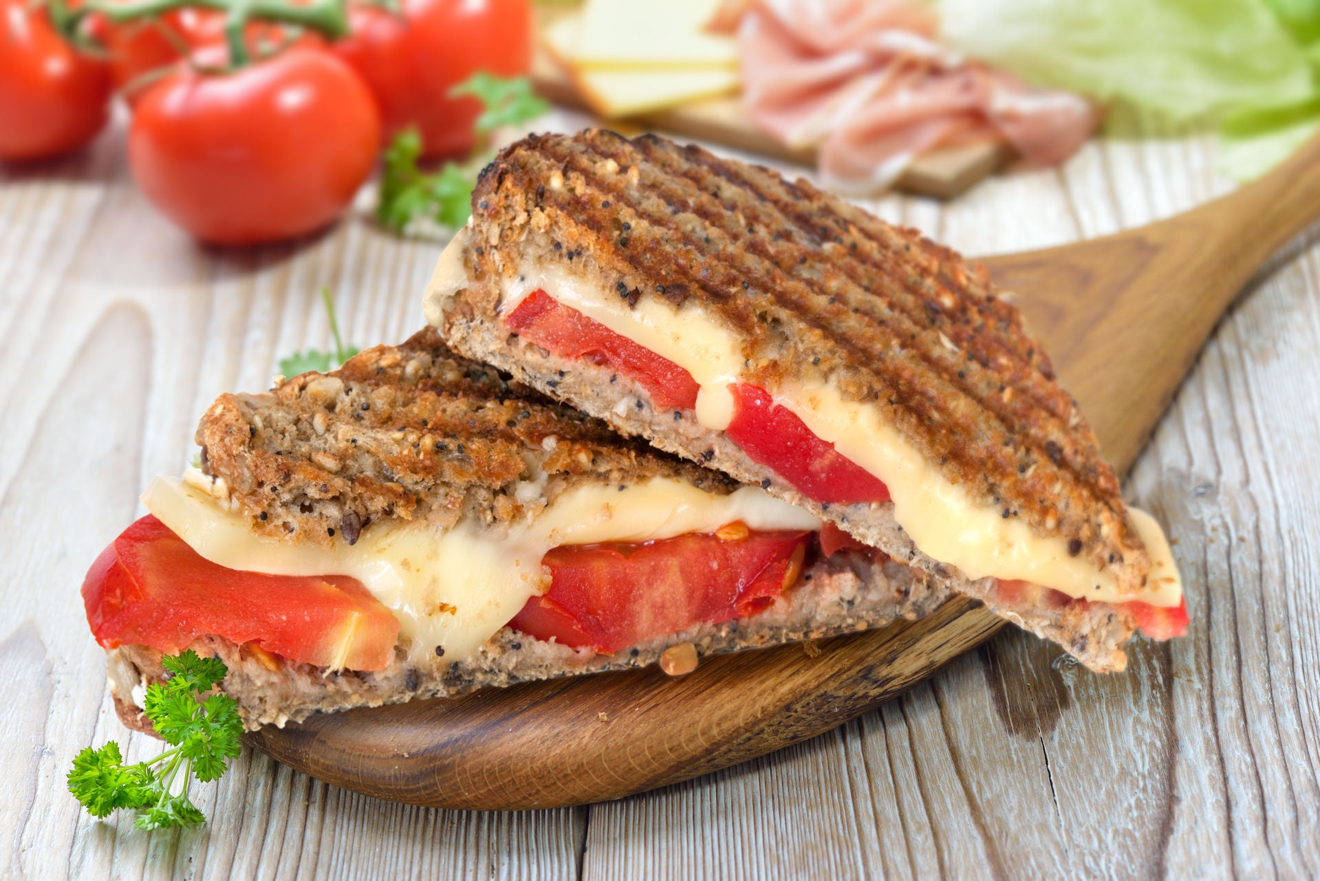 Sándwich de Queso con Tomate