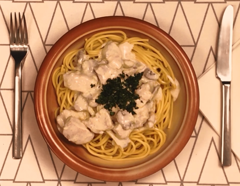 Pasta de pollo con champiñones