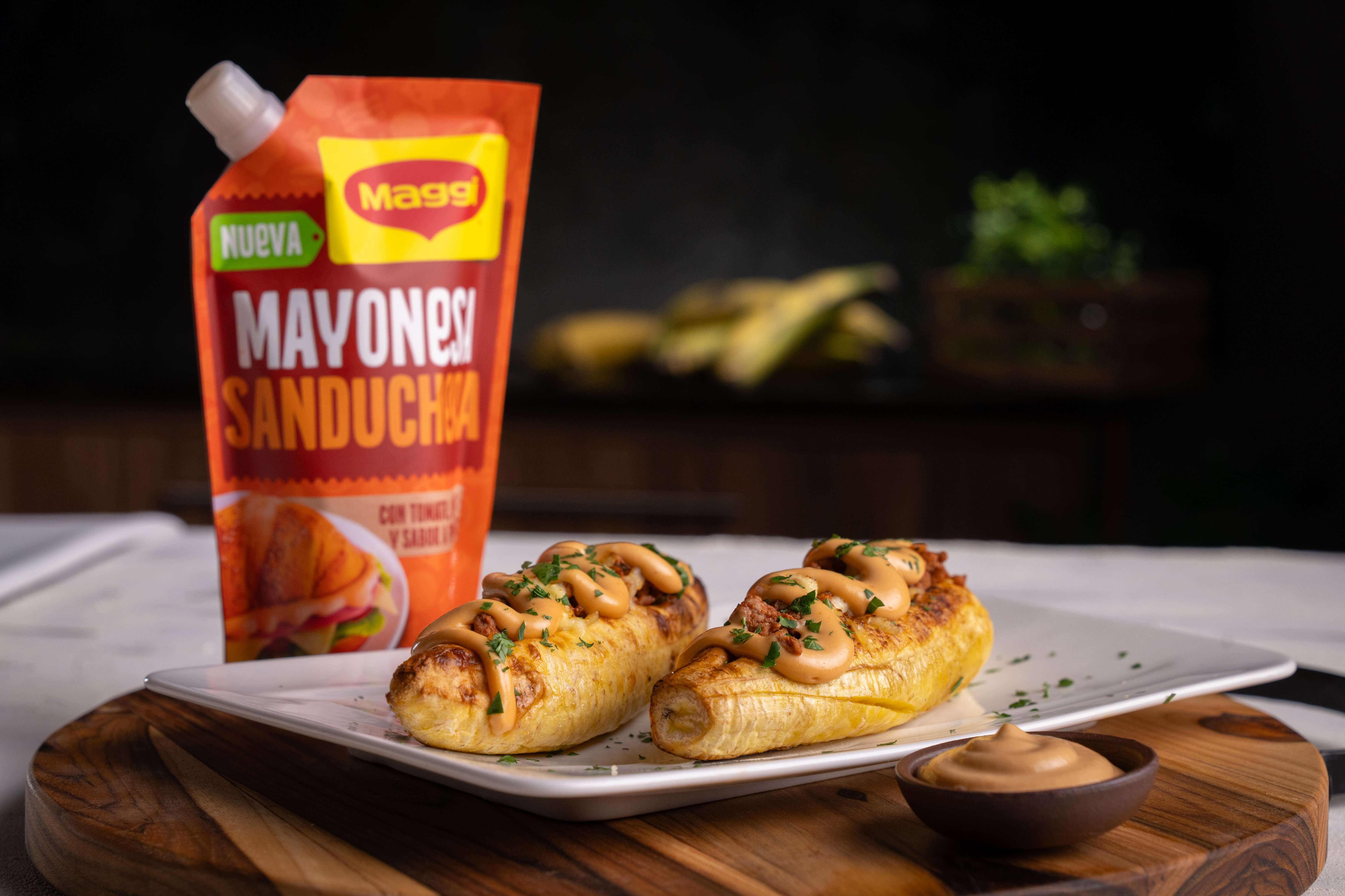 Maduro asado con queso y carne