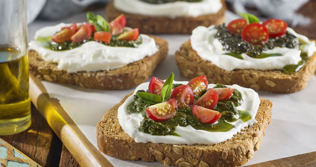 Bruschettas de pan y pesto de pistachos Recetas Nestlé