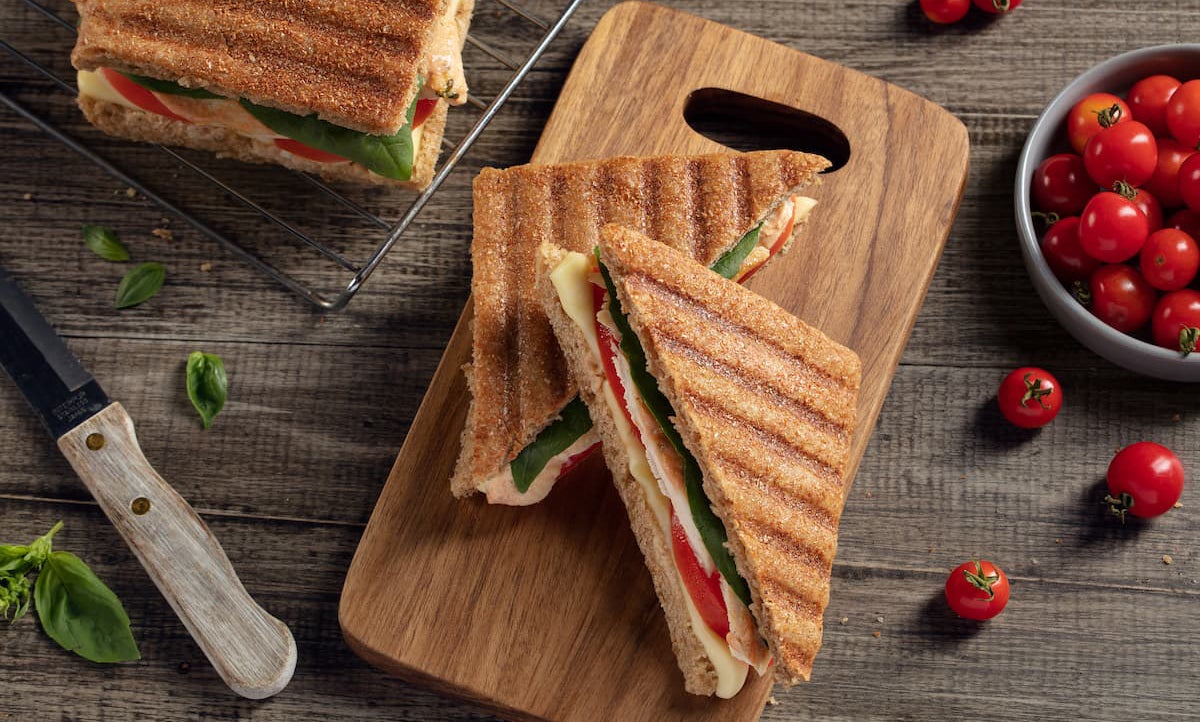 Panini de pollo caprese