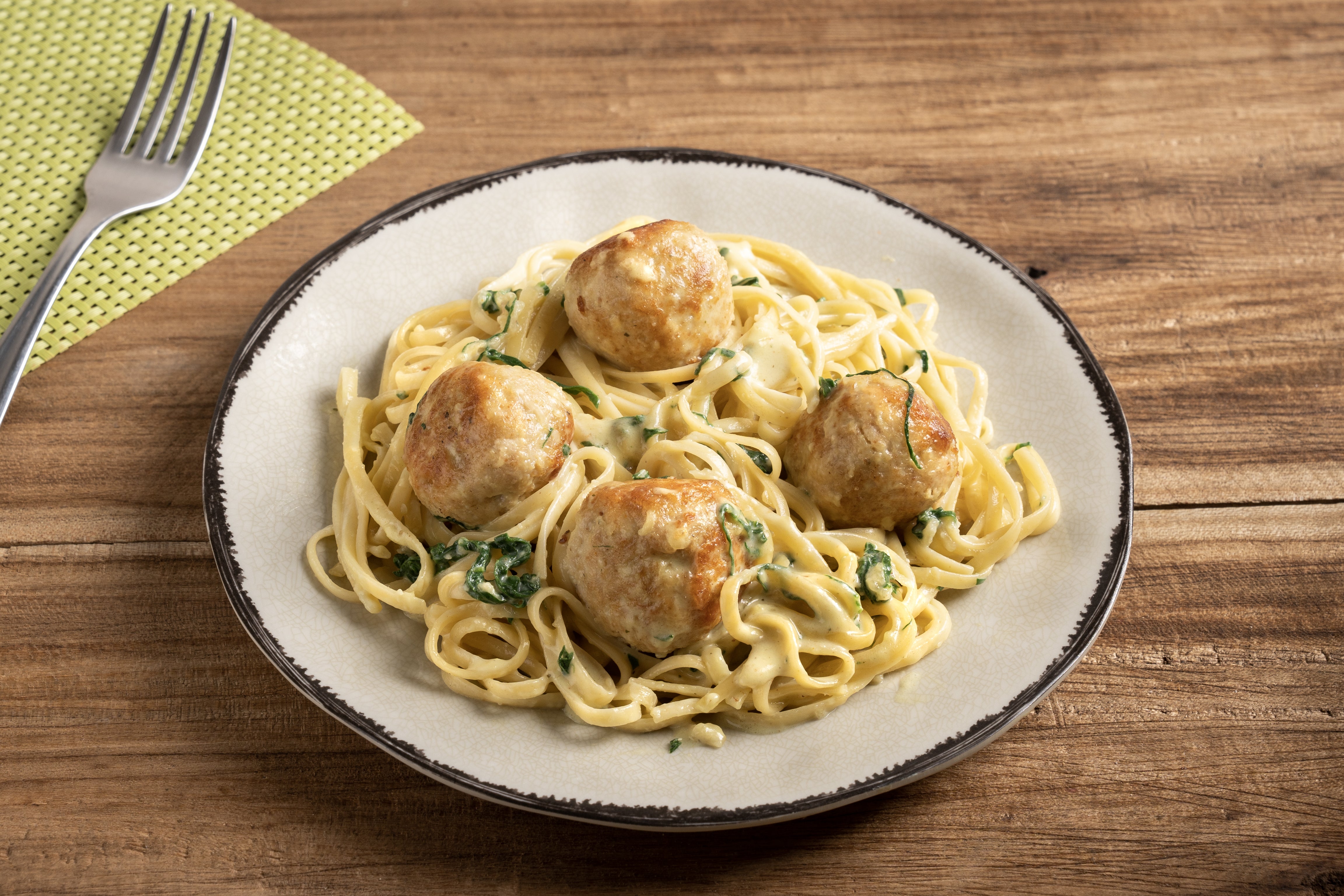 Fideo con Albóndigas de Pollo en Salsa Cremosa