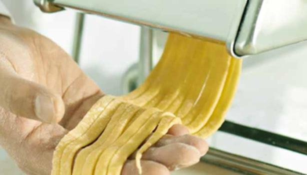 Máquina y masa para hacer pasta casera