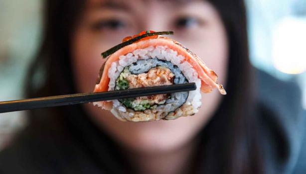 El sushi es una comida japonesa muy popular en el mundo entero.