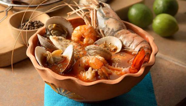 Plato con receta de cazuela de mariscos 