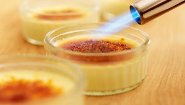 Crème brûlée, postre de origen francés 