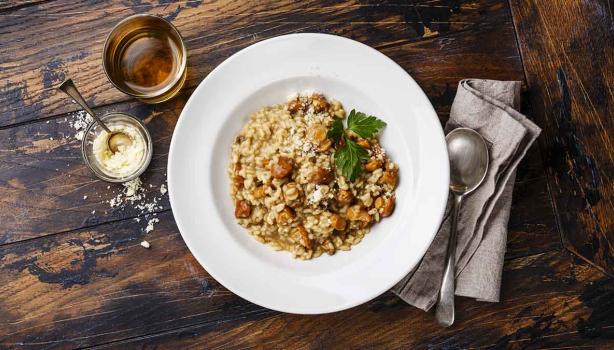 Risotto con café y champiñones