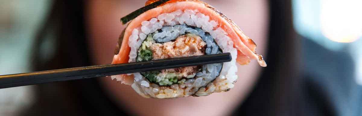 El sushi es una comida japonesa muy popular en el mundo entero.