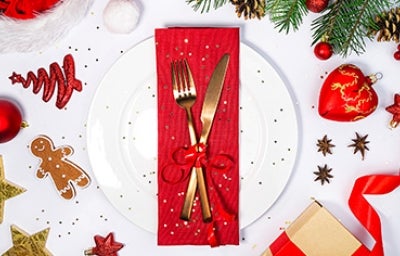 Mesa decorada para disfrutar de las recetas navideñas