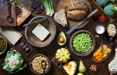 Diferentes comidas con todos los tipos de nutrientes que existen en los alimentos. Diferentes comidas con todos los tipos de nutrientes que existen en los alimentos.
