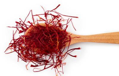 Cucharada de hebras de azafrán