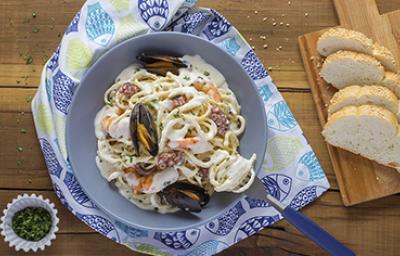 Pasta marinera con calamares y mejillones Pasta marinera con calamares y mejillones