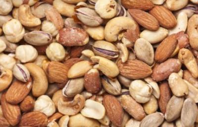Mezcla de frutos secos con marañones: opción de snack Mezcla de frutos secos que incluye marañones, almendras, pistachos y avellanas, opción para recetas y snack