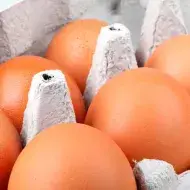 Huevos en cubeta/empaque de cartón