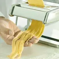 Máquina y masa para hacer pasta casera